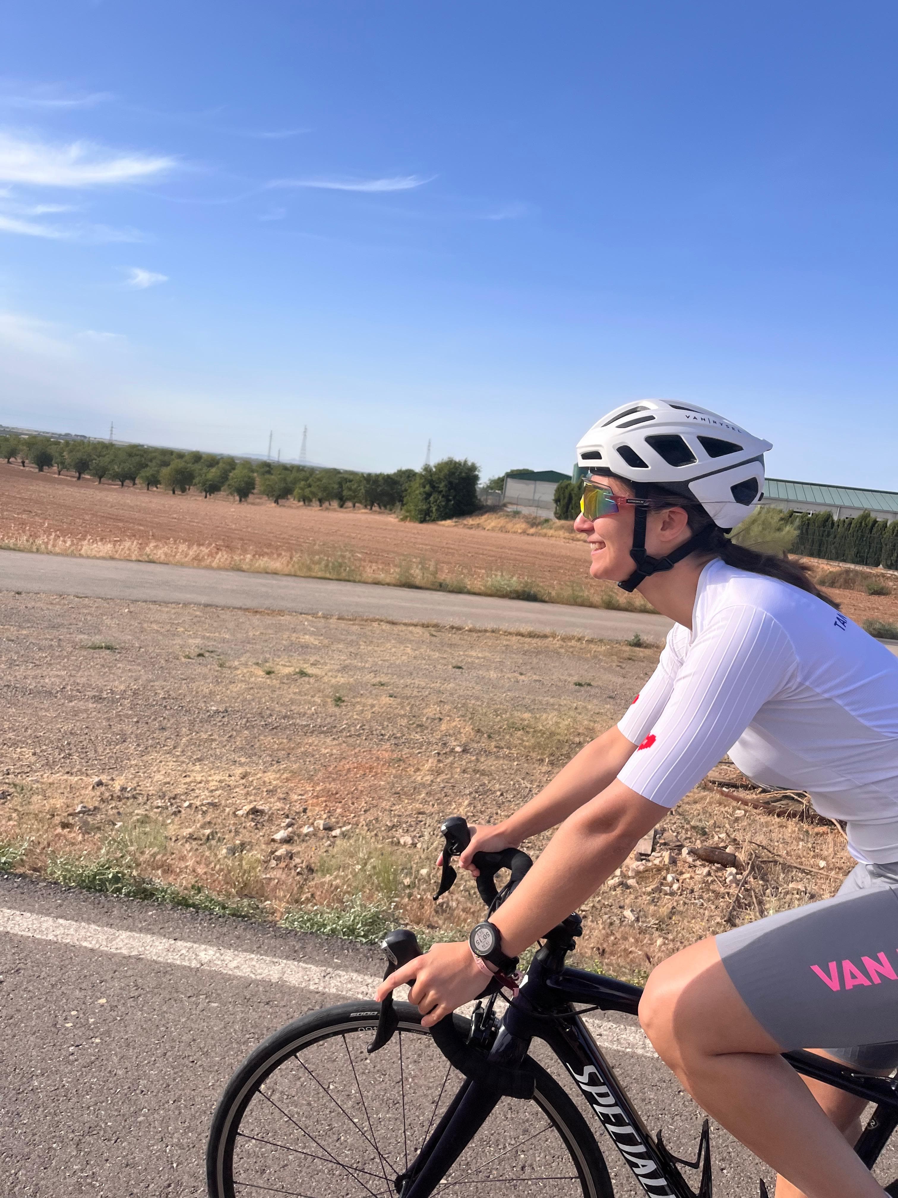 Ciclista en carretera
